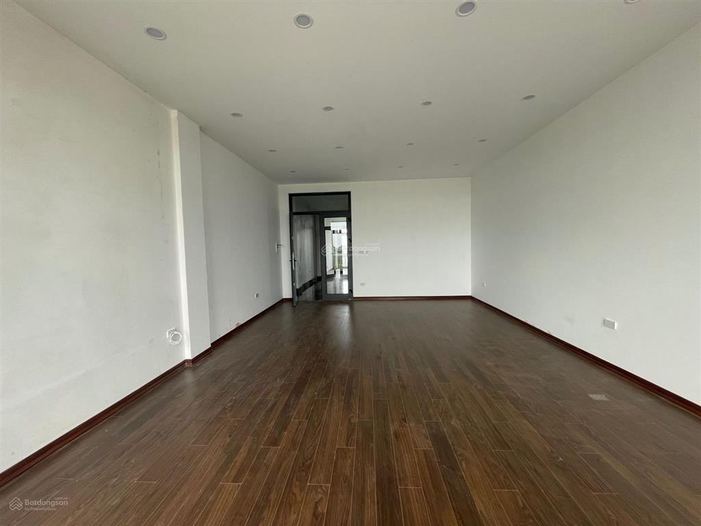 Cho thuê biệt thự 500m2 sàn, 5 tầng thông sàn làm vp, thang máy mặt đường đại lộ 52m chỉ 50tr/tháng