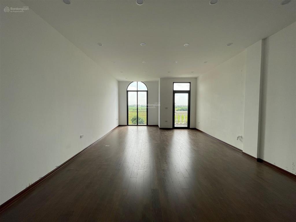 Cho thuê biệt thự 500m2 sàn, 5 tầng thông sàn làm vp, thang máy mặt đường đại lộ 52m chỉ 50tr/tháng