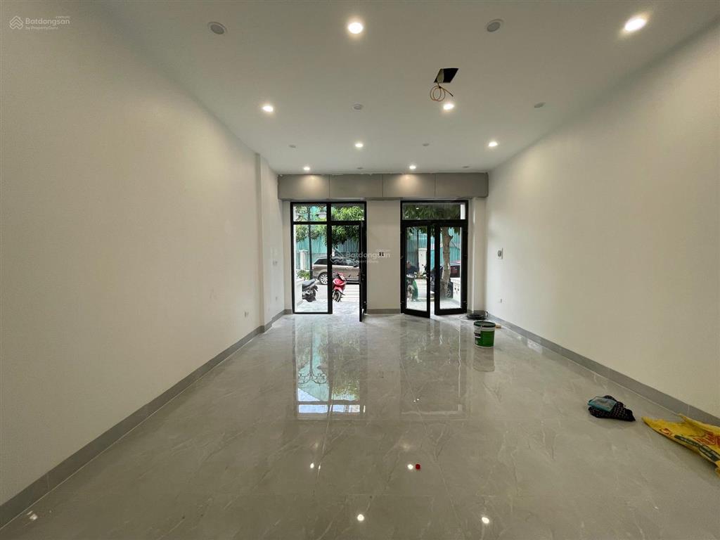 Cho thuê biệt thự 500m2 sàn, 5 tầng thông sàn làm vp, thang máy mặt đường đại lộ 52m chỉ 50tr/tháng