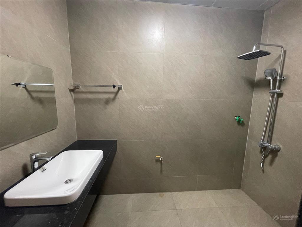 Cho thuê biệt thự 500m2 sàn, 5 tầng thông sàn làm vp, thang máy mặt đường đại lộ 52m chỉ 50tr/tháng