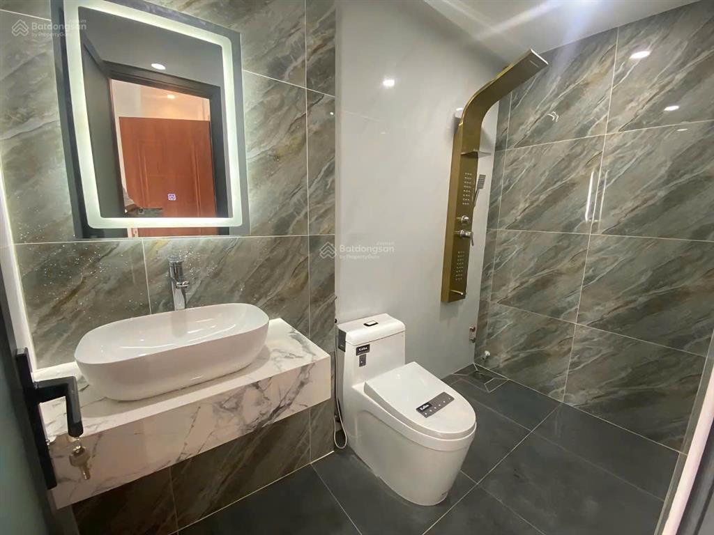 Cần cho thuê nhà mt 40b trần quang diệu, phường 14, quận 3 gần khúc lê văn sỹ