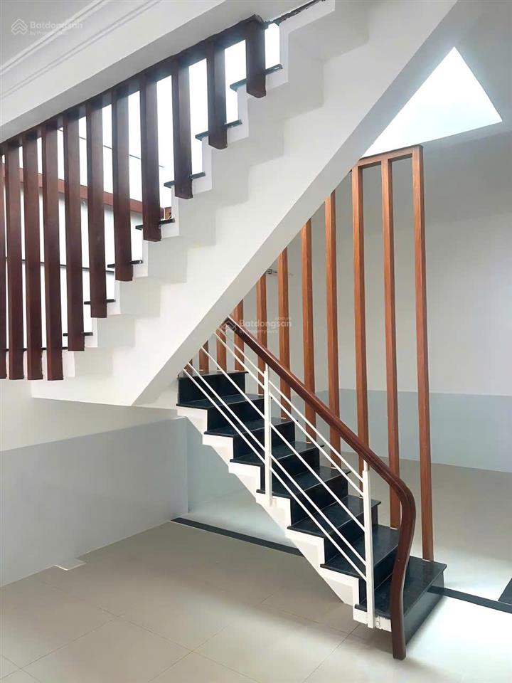 Cần cho thuê nhà mt 40b trần quang diệu, phường 14, quận 3 gần khúc lê văn sỹ