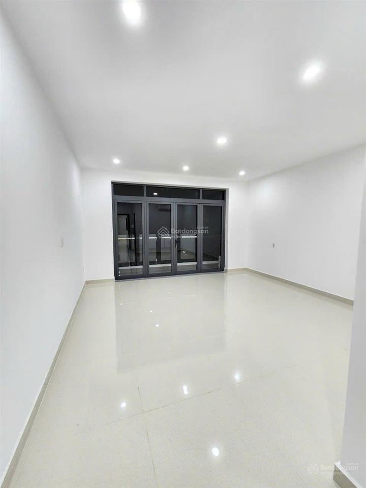 Cho thuê nhà mt 230a hai bà trưng, p. võ thị sáu, quận 3 nằm giữa khúc nguyễn văn mai