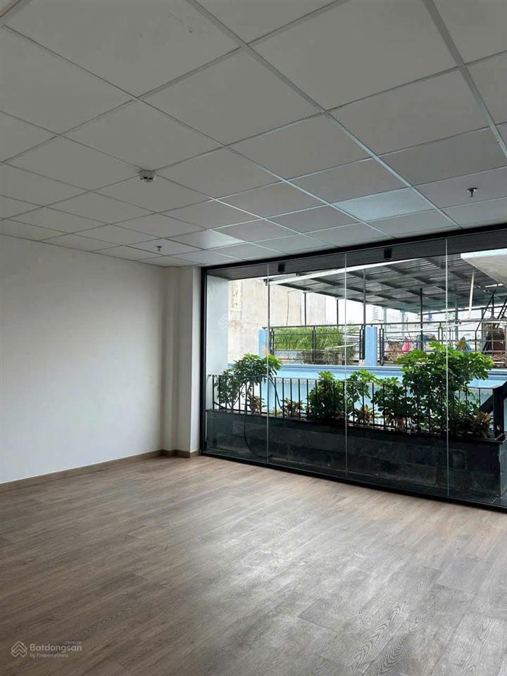 Cho thuê nhà góc 2mt 250b nguyễn thái bình p.12 q.tân bình gần sát khu k300