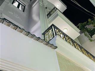 Cần cho thuê nhà mới hxh 540/3a cách mạng tháng 8 p.11 q.3 gần công viên lê thị riêng.