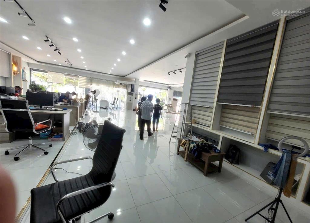 Cần cho thuê nhà góc 2mt ngang 10m 553b lũy bán bích p.phú thạnh q.tân phú