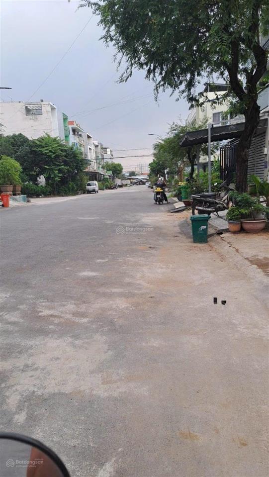 8 tỷ nhà mtnb đường 20m 4x20m 3.5tầng 5pn 5wc tại kdc hương lộ 5, p. an lạc, hcm