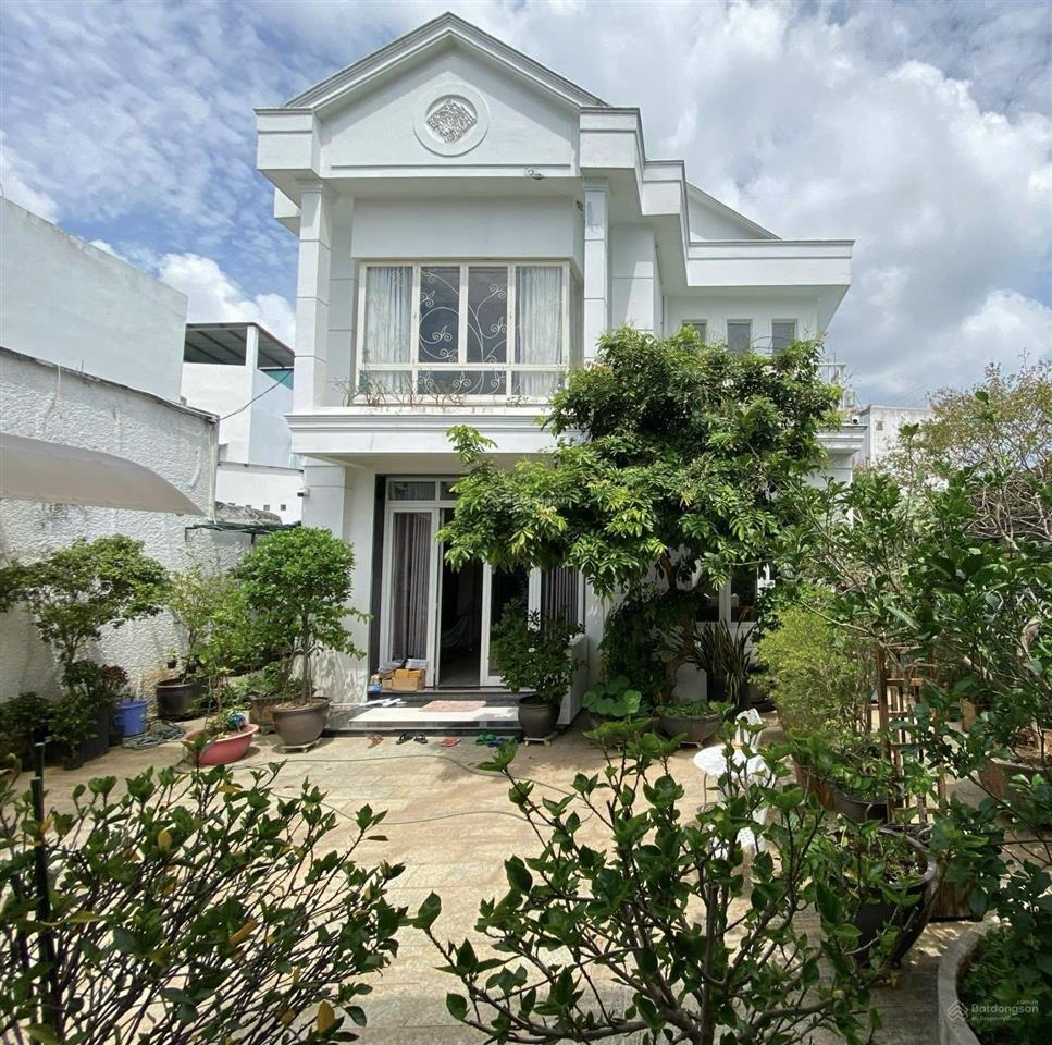 Biệt thự 344m2 trục chính hẻm 182 trần hưng đạo lộ 6m cách mặt tiền 50m hướng đông nam  18,5 tỷ