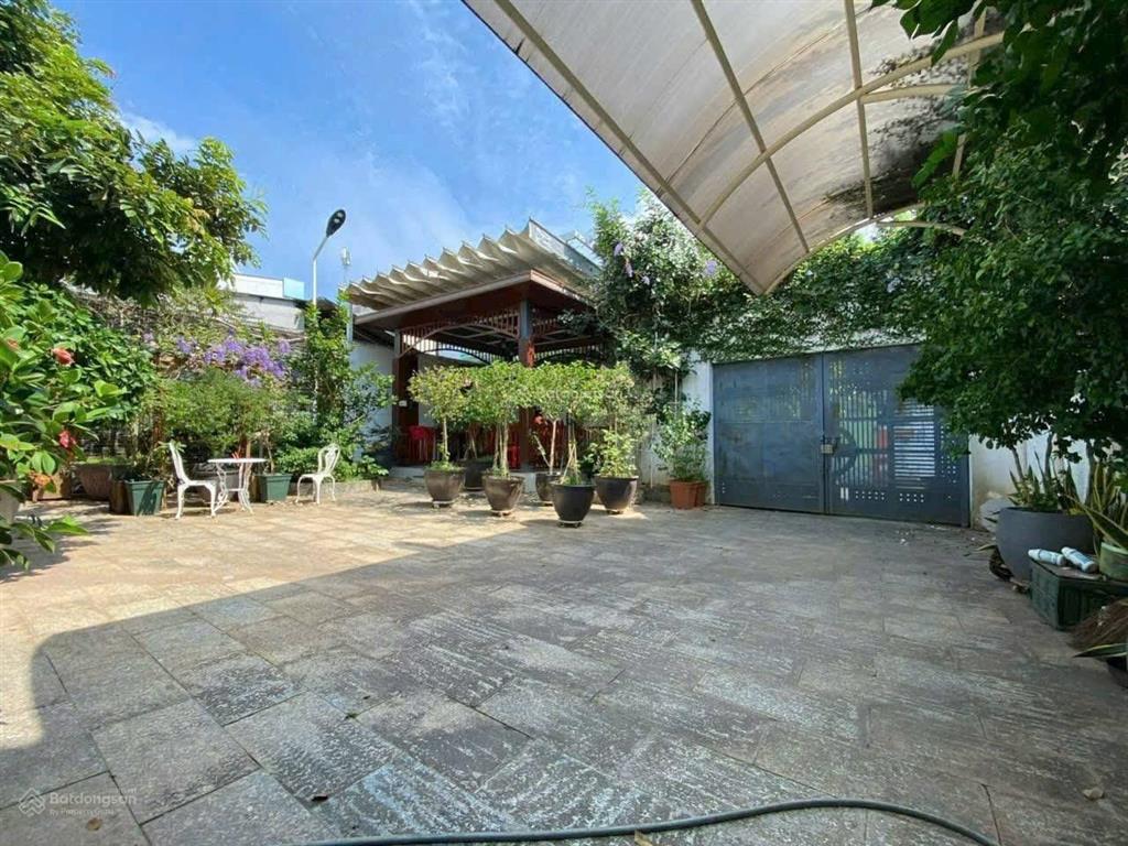 Biệt thự 344m2 trục chính hẻm 182 trần hưng đạo lộ 6m cách mặt tiền 50m hướng đông nam  18,5 tỷ