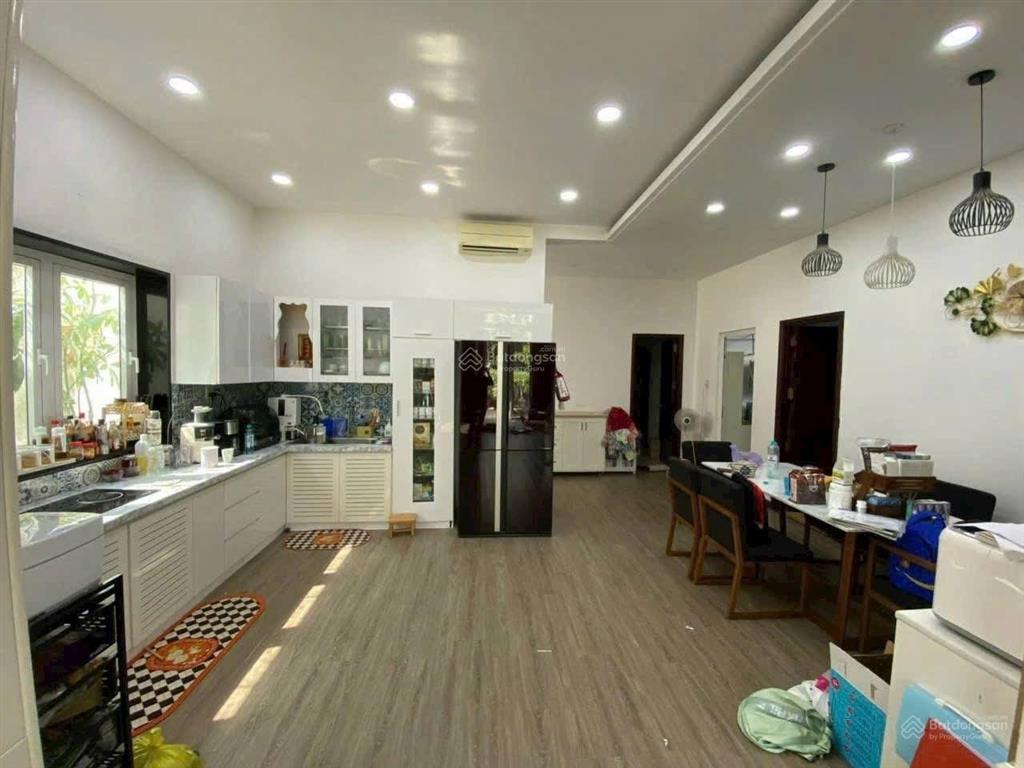 Biệt thự 344m2 trục chính hẻm 182 trần hưng đạo lộ 6m cách mặt tiền 50m hướng đông nam  18,5 tỷ