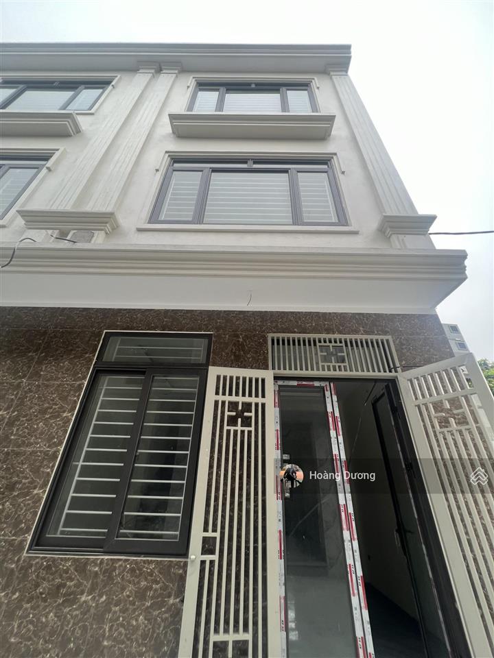Chỉ hơn 4 tỷ nhà xây độc lập, sân riêng, ngõ thoáng. 500m ra đại lộ thăng long. full tiện ích.