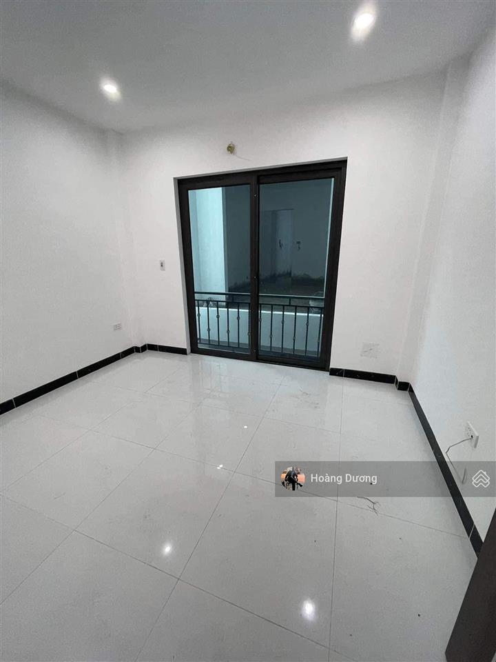 Tài chính 3 tỷ cách tt hà đông 20p. oto vào cửa. nhà 3 tầng  3pn. thoáng trước, sau. gần ql21b