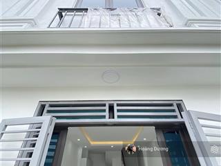 Chỉ hơn 3 tỷ nhà đẹp, về ở luôn. gần ql6  tt chúc sơn. oto qua nhà. cách 15p bx yên nghĩa,