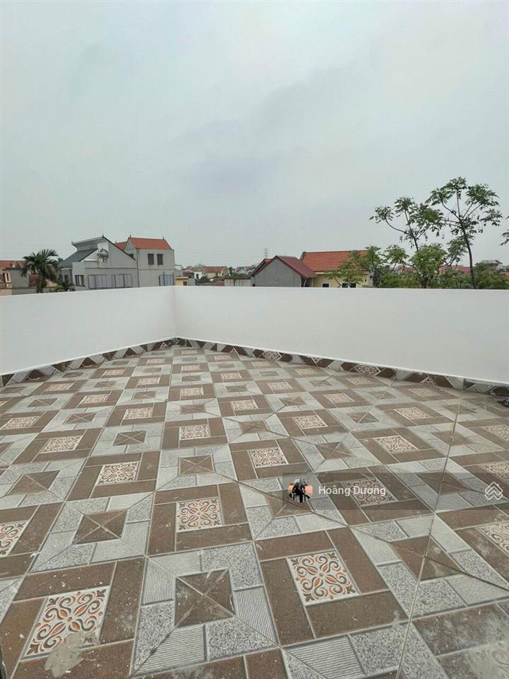 Chỉ hơn 4 tỷ  nhà 5 tầng. ngõ thông thoáng. oto qua cửa. full nội thất. ngay gần đh phenika
