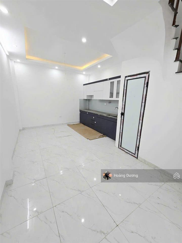 Chỉ nhỉnh 3 tỷ  nhà 40m²  2 thoáng. oto gần. đi bộ 5p ra đh tdtt. 15p bx yên nghĩa. tt hà đông