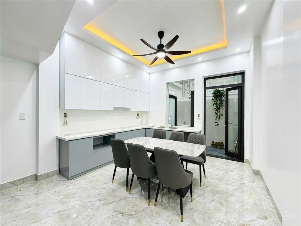 Bán nhà riêng tại chợ hoa quả, 7,2 tỷ, 60m2, 4pn, 4wc, có thang máy