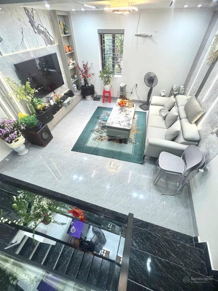 Cần tiền giảm giá sốc 400tr còn 5,29 tỷ nhà 5 tầng tại đông trà