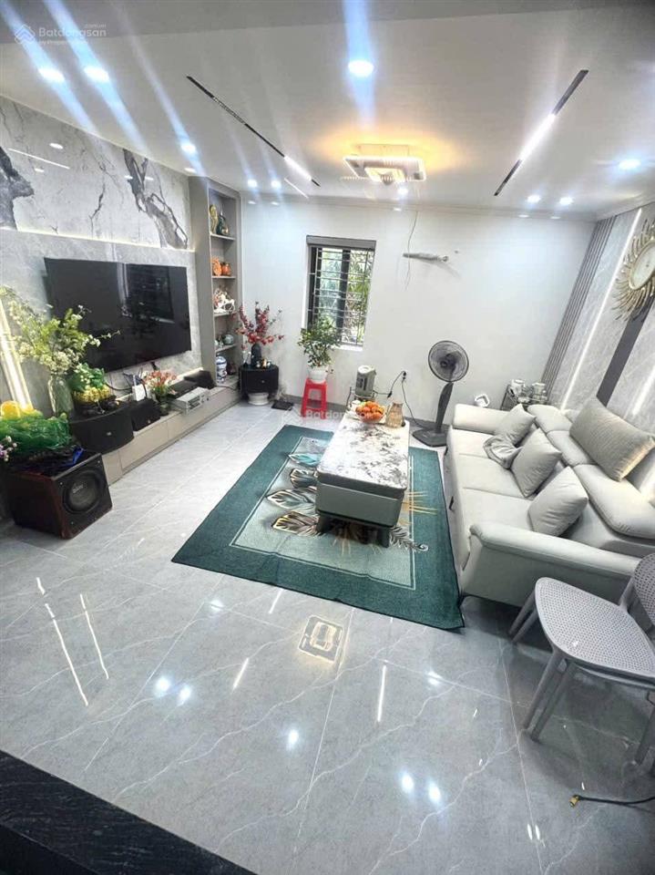 Cần tiền giảm giá sốc 400tr còn 5,29 tỷ nhà 5 tầng tại đông trà