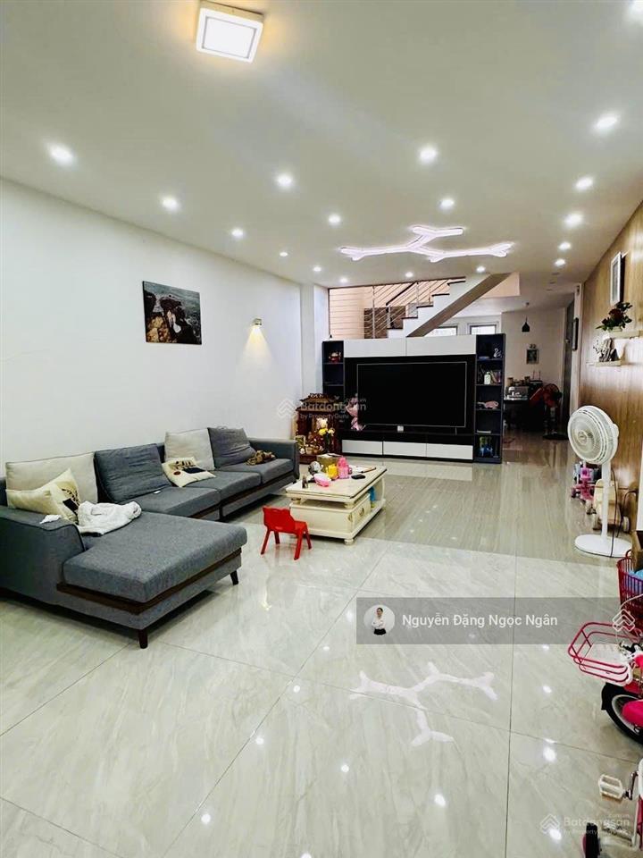 Bán nhà đẹp trung tâm p.8, vũng tàu sân đậu ô tô rộng, hẻm 2 ô tô thẳng vào giá 9,9 tỷ