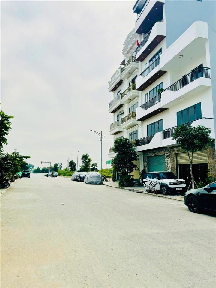 Lô góc xẻ khe tuyến 2 đồng xá đất tái định cư 9,2ha thành tô (e176)  0917 696 ***