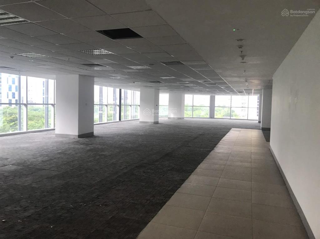Cho thuê văn phòng tại ngọc khánh plaza trên phố nguyễn chí thanh view hồ, giá thuê chỉ 300k/m2/th