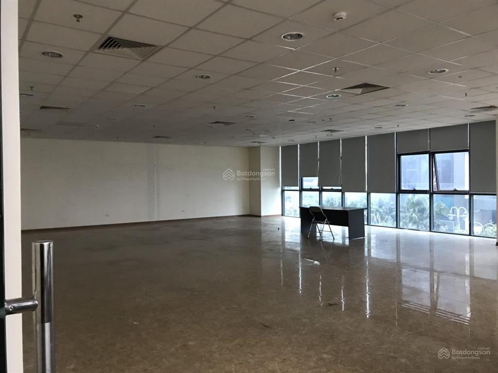 Cho thuê văn phòng tại ngọc khánh plaza trên phố nguyễn chí thanh view hồ, giá thuê chỉ 300k/m2/th