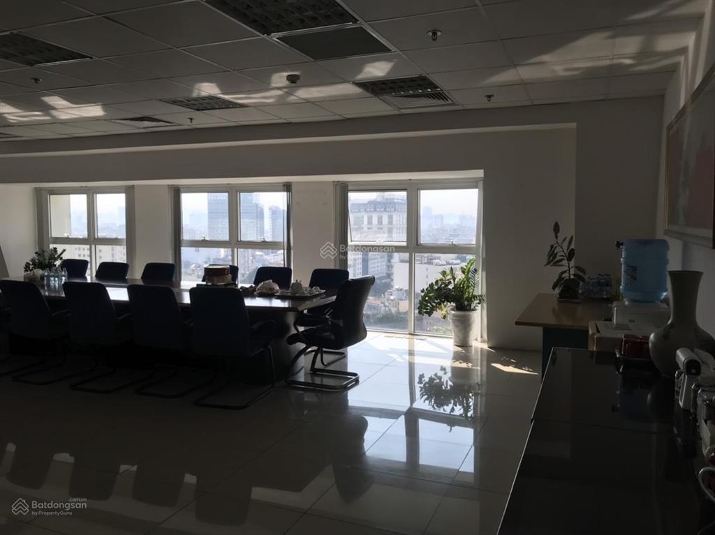 Cho thuê văn phòng tại ngọc khánh plaza trên phố nguyễn chí thanh view hồ, giá thuê chỉ 300k/m2/th