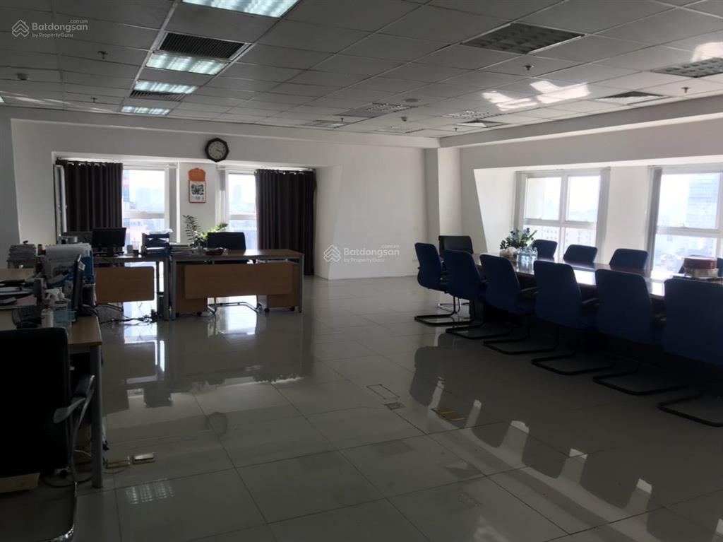 Cho thuê văn phòng tại ngọc khánh plaza trên phố nguyễn chí thanh view hồ, giá thuê chỉ 300k/m2/th