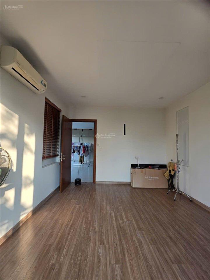 Chủ thở o xy cần bán gấp mặt phố hoàng văn thái dt63m/ 5/ giá 20 tỷ