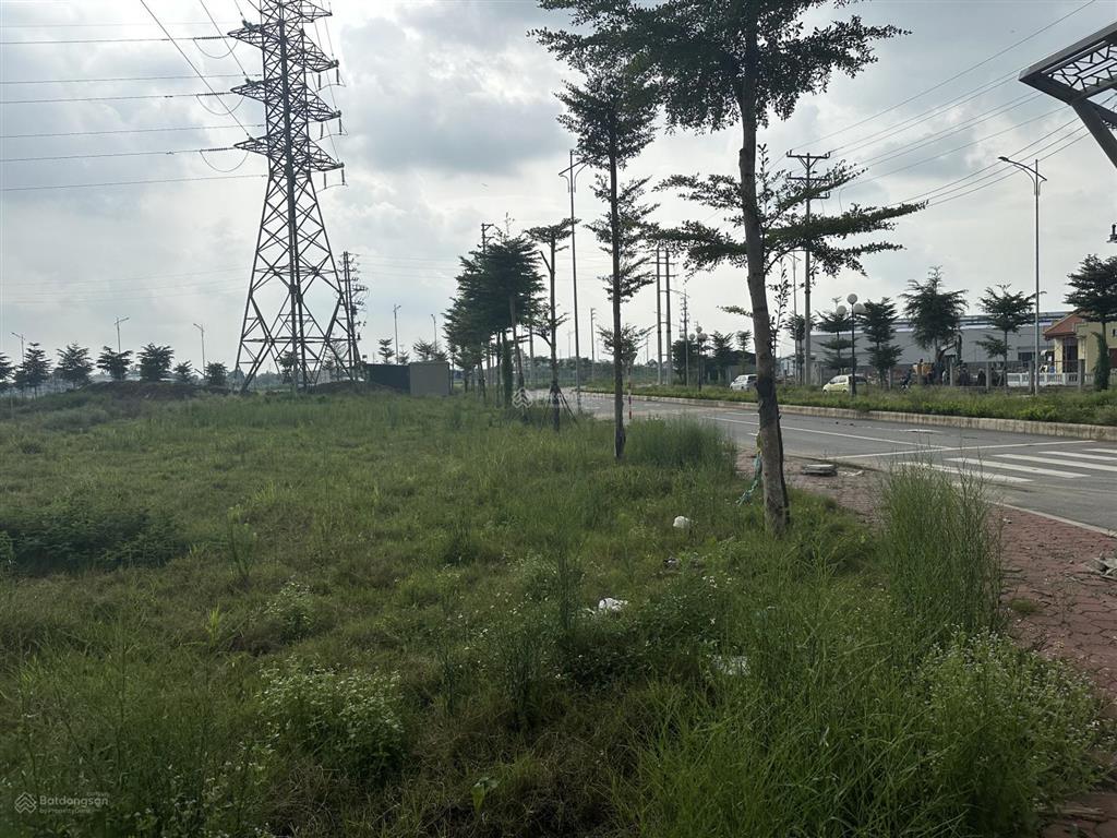 Chuyển nhượng lô đất trả tiền 1 lần 8.5ha, có thể chia 1/2, dễ tuyển lđ, hạ tầng sẵn, giá 1,15/m2