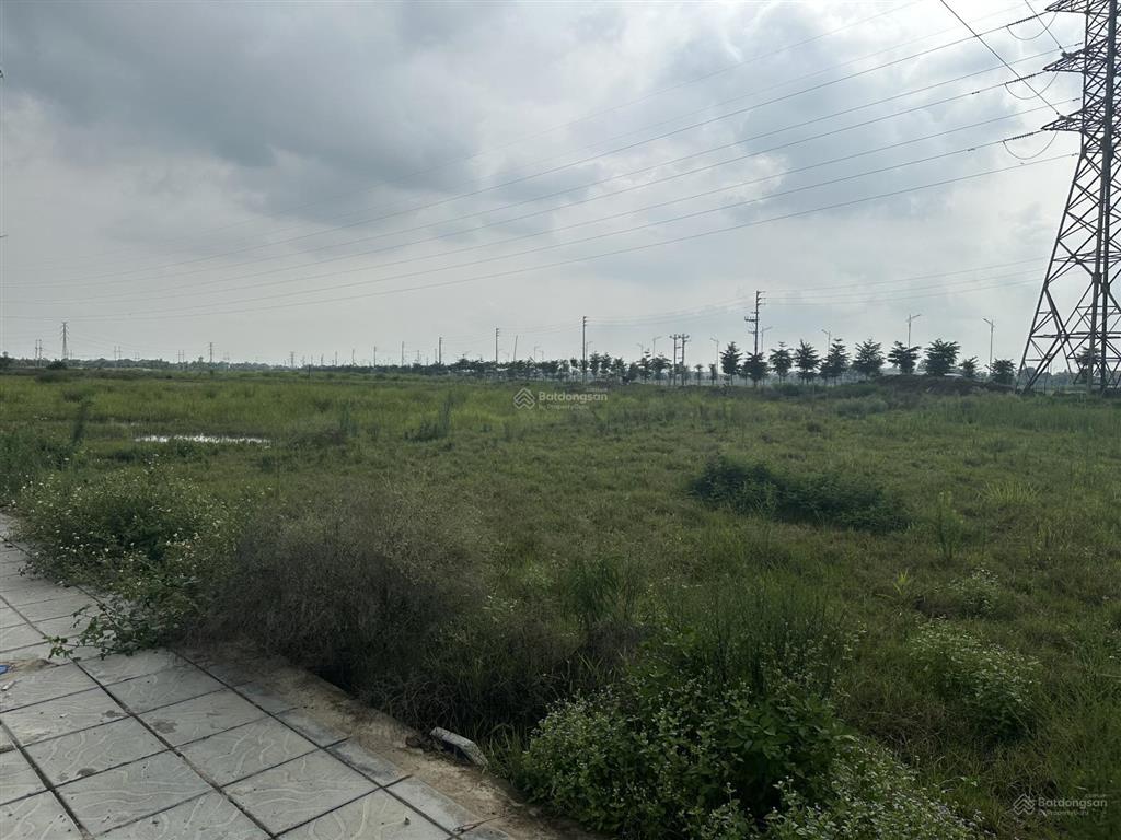 Chuyển nhượng lô đất trả tiền 1 lần 8.5ha, có thể chia 1/2, dễ tuyển lđ, hạ tầng sẵn, giá 1,15/m2