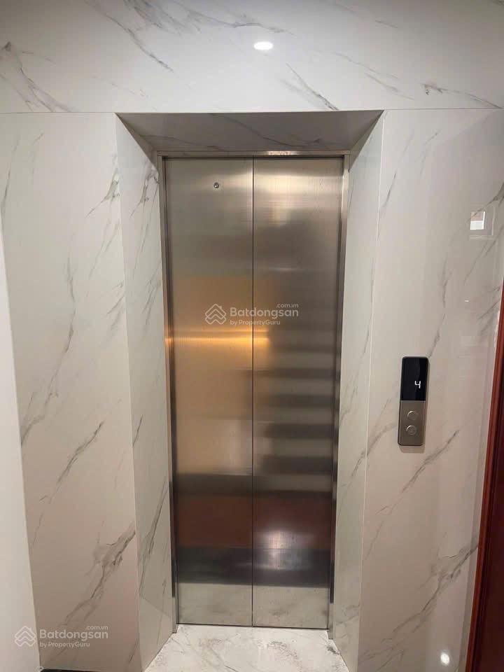 Bán nhà phú diễn, 40m², 5 tầng thang máy, căn góc, ô tô 7 chỗ vào nhà, cách phố 10m