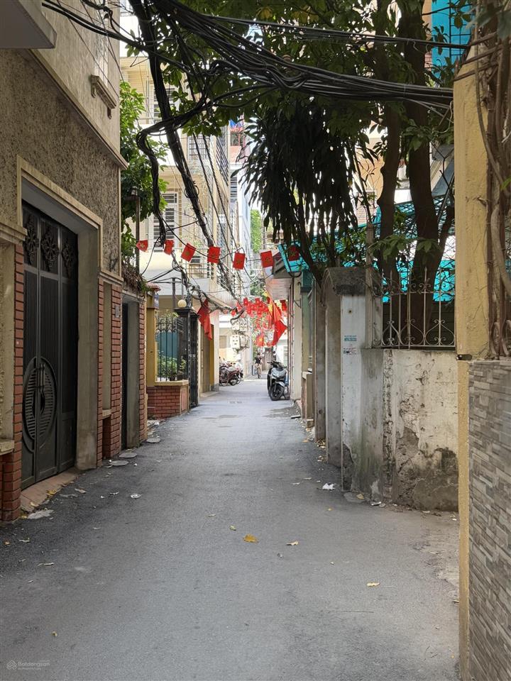 Bán đất võ chí công, 33m2, 5,8 tỷ, ngõ 2m, cách ô tô tránh 30m