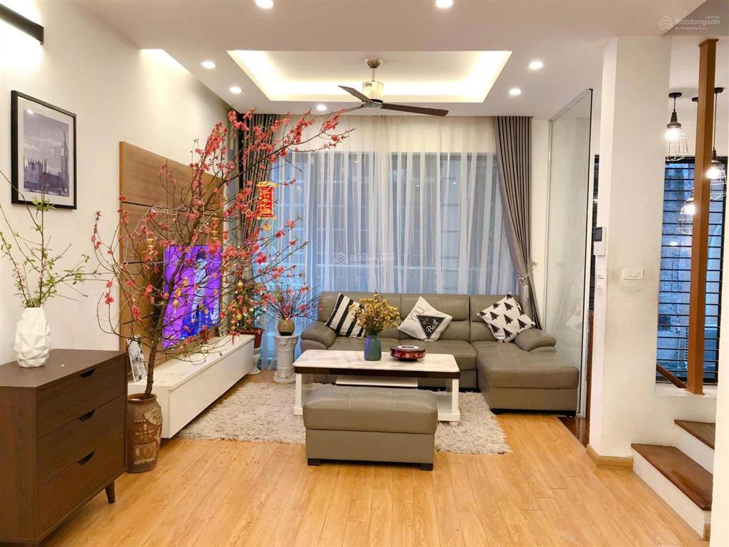Bán nhà phú diễn, 40m², 5 tầng thang máy, căn góc, ô tô 7 chỗ vào nhà, cách phố 10m