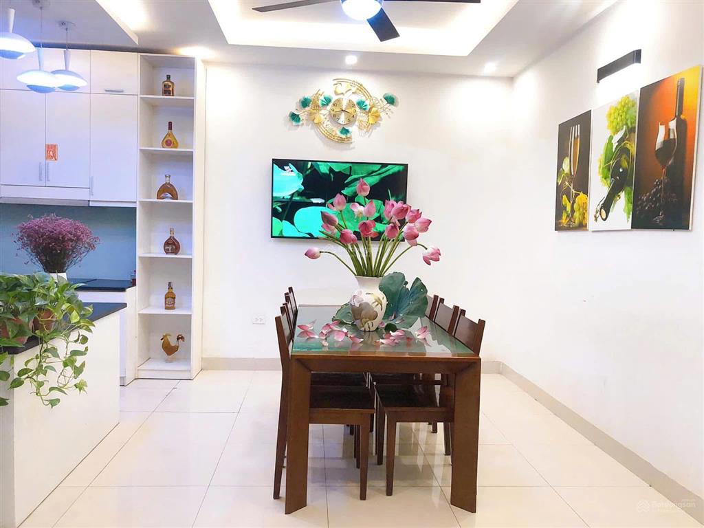 Bán nhà phú diễn, 40m², 5 tầng thang máy, căn góc, ô tô 7 chỗ vào nhà, cách phố 10m