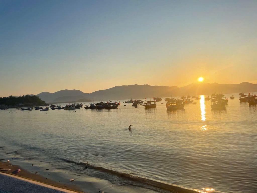 BÁN NHÀ MẶT TIỀN BIỂN
