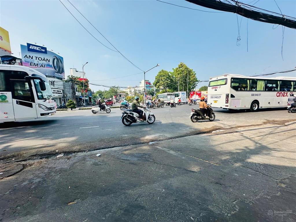 Cần bán nhà nở hậu, hẻm ô tô giữa tttp nha trang
