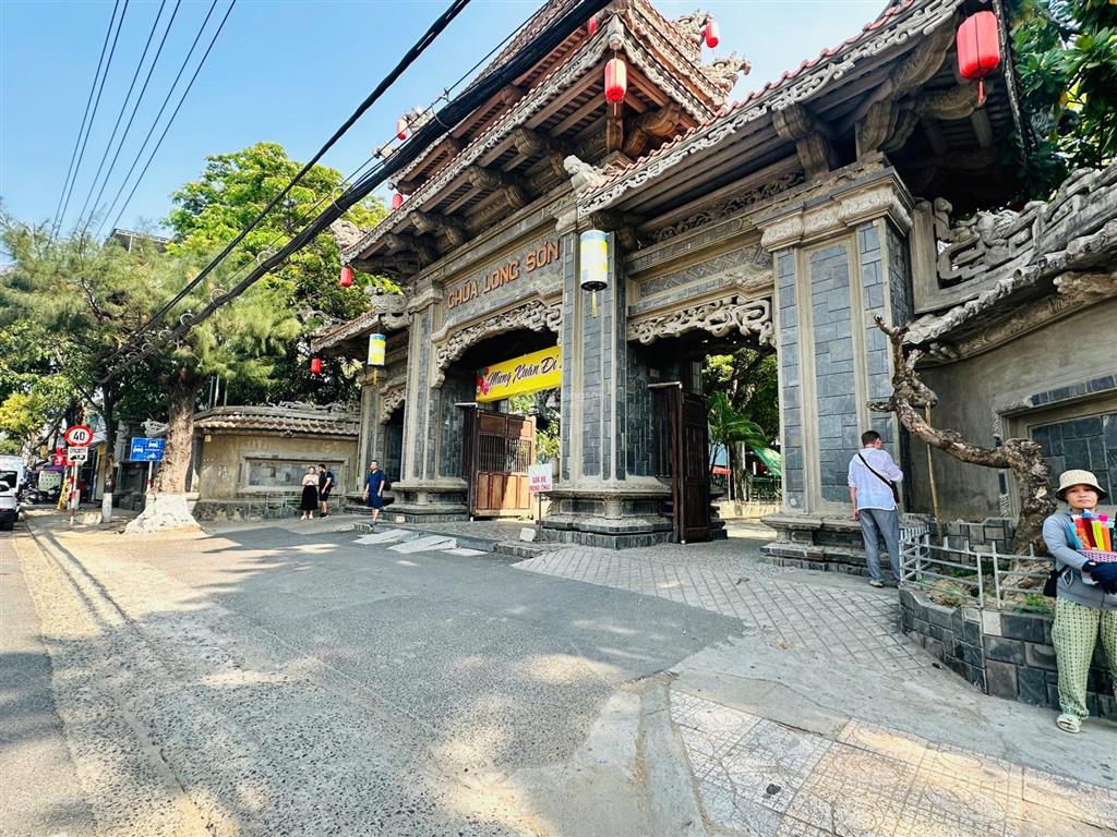 Cần bán nhà nở hậu, hẻm ô tô giữa tttp nha trang