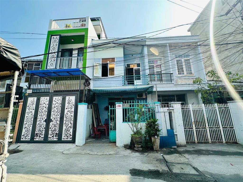 Cần bán nhà nở hậu, hẻm ô tô giữa tttp nha trang