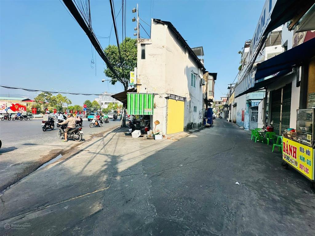 Cần bán nhà nở hậu, hẻm ô tô giữa tttp nha trang