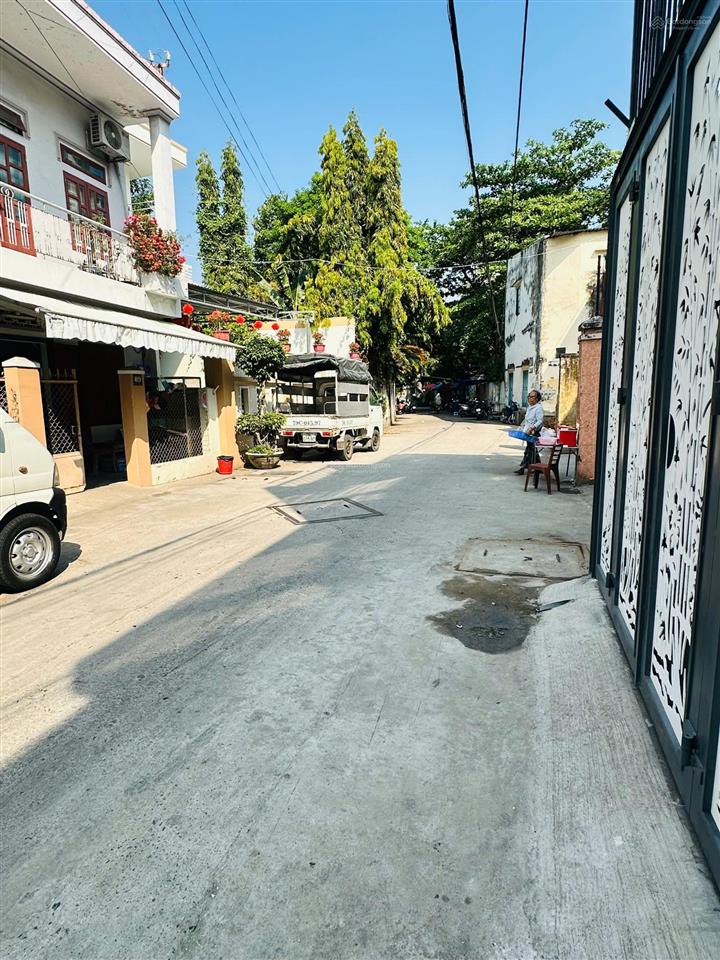 Cần bán nhà nở hậu, hẻm ô tô giữa tttp nha trang
