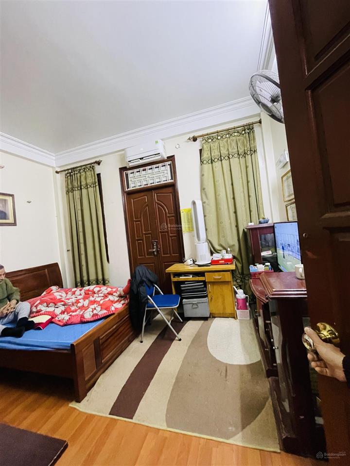 Nhà đẹp phố chùa láng 5 tầng 40m mỗi tâng 2 pn cách ô tô tránh 10m,ổ định qh.