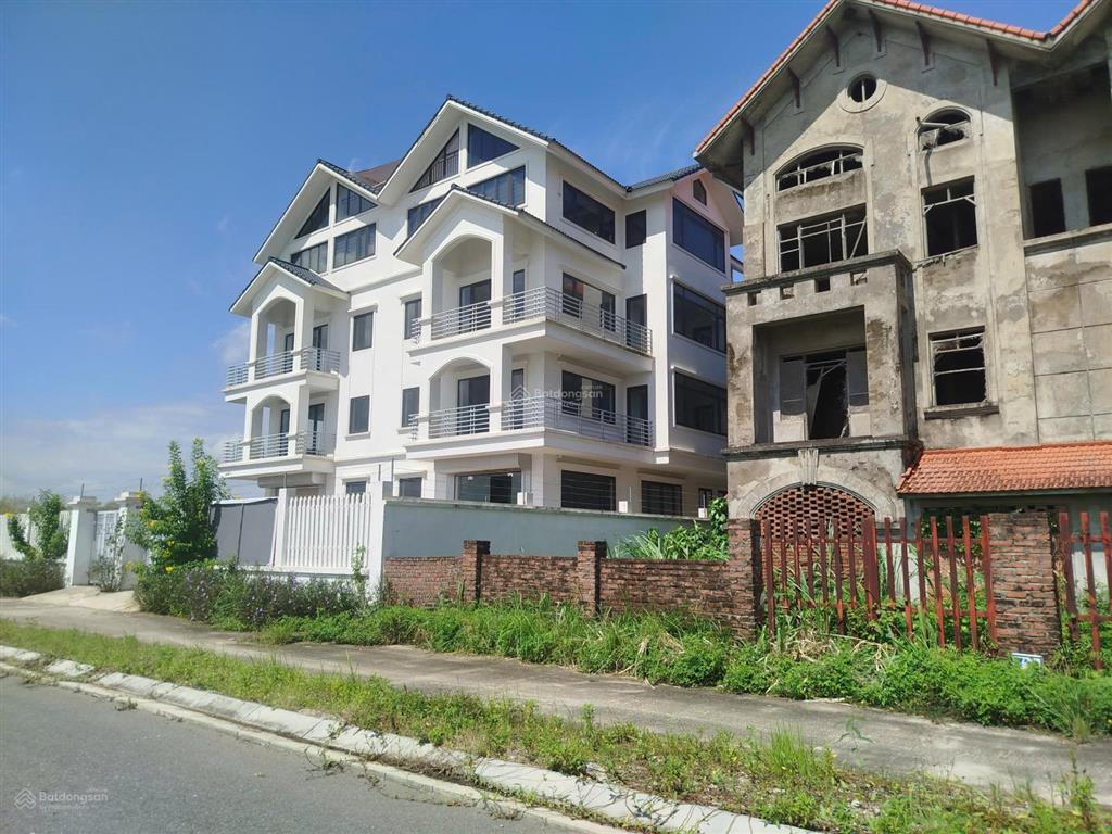 Cần bán biệt thự mặt đường 36m sẵn dòng tiền view chung cư và hồ điều hòa cực vip giá đầu tư.