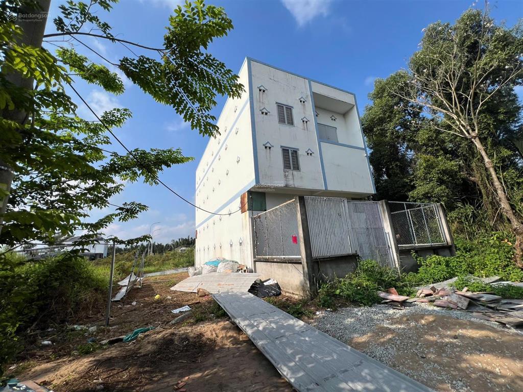 Chính chủ cần bán nhà nuôi yến khu tái định cư thái sơn, diện tích 8m x 20m