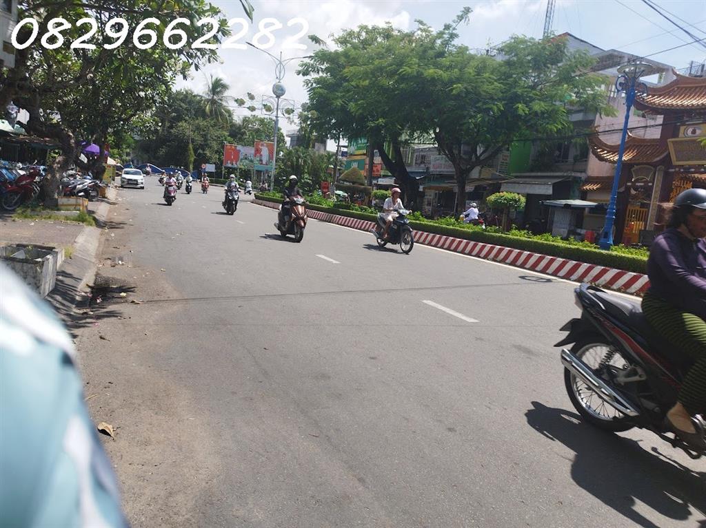 BÁN NHÀ MẶT PHỐ HÙNG VƯƠNG P SA ĐÉC. DT 243M2, 4PN, 2 TẦNG.