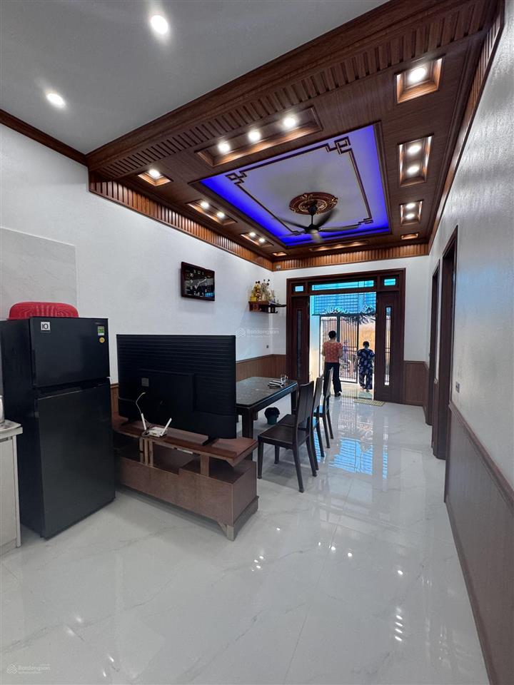 Bán nhà xây mới, đầy đủ nội thất