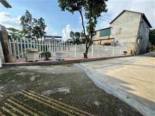 Cắt lỗ xung quanh giá 25tr đến 35tr/m  tôi bán chỉ 19tr/m làn 2 quốc lộ 21  gần trường đại học