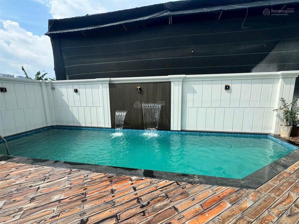 Pool villa  đối diện công viên  dt 240m2