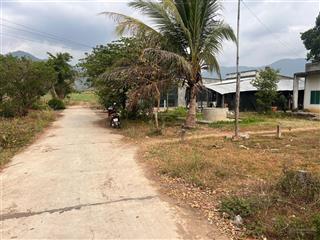 Ngang 5mx45m, có 60 thổ cư, diện tích 225m2 đường bê tông nằm ngay khu dân cư đông
giá chỉ 260 tr