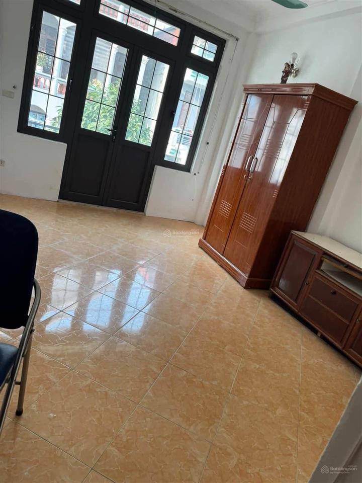 Cho thuê nhà riêng 298 ngọc lâm, 13,5 triệu, 98m2, 6pn, 3wc